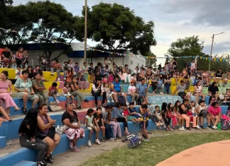 Familias de zona oeste disfrutaron de cine al aire libre