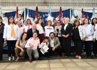 Sáenz inició la distribución de kits y manuales escolares en toda la provincia y reafirmó su defensa del federalismo