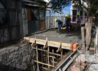 Avanza a buen ritmo la reconstrucción del canal pluvial del Pasaje Miramar