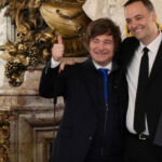 Milei recibe a Manuel Adorni en Olivos en un nuevo gesto de apoyo en medio de las denuncias