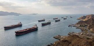 Irán amenaza con frenar todo el comercio en tres áreas clave si EE.UU. sigue con el bloqueo en Ormuz