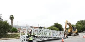Comenzaron los trabajos preliminares para colocación del nuevo puente peatonal en el canal Yrigoyen