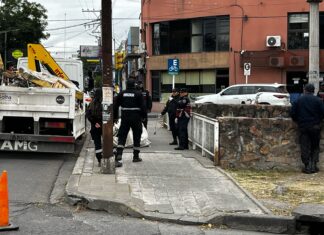 Continúan los trabajos de limpieza, control y desalojo de abajo del puente de la Esteco