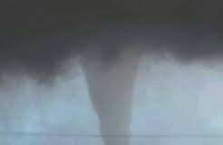 Un tornado azotó a Las Flores, generó destrozos y gran parte de la ciudad quedó a oscuras