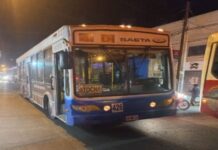 Malestar de estudiantes por los recortes en el servicio nocturno de Saeta