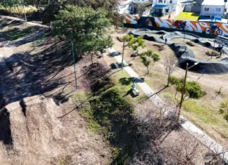 Jóvenes y niños del Grand Bourg ya disfrutan de la nueva pista de saltos en bicicletas desde el sábado