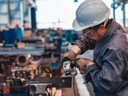 La economía cayó un 1,5% en abril