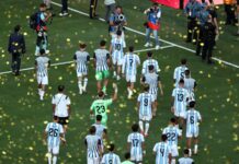 Sin Messi y De Paul, la Selección vuela hacia la Argentina