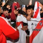Furor en Salta por la llegada de River. Esta noche enfrenta a Aldosivi en el Martearena