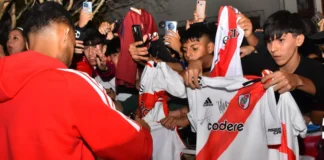 Furor en Salta por la llegada de River. Esta noche enfrenta a Aldosivi en el Martearena