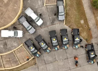 Sáenz entregó 10 nuevos móviles policiales y ya renovó el 60% del parque automotor de la Fuerza