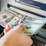 Habilitan cuentas sueldo en dólares para que las empresas puedan pagar salarios en moneda extranjera