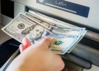 Habilitan cuentas sueldo en dólares para que las empresas puedan pagar salarios en moneda extranjera