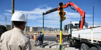 Se colocaron nuevos semáforos en la avenida Ex Combatientes de Malvinas