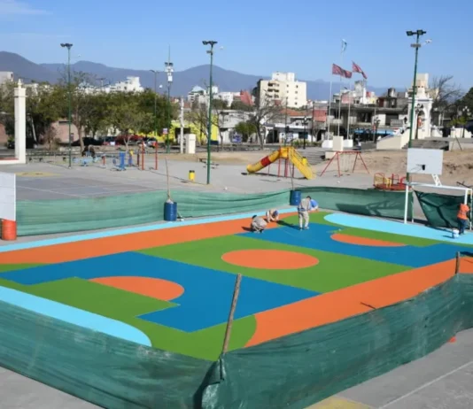 La plaza España ya empieza a lucir un entorno renovado