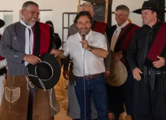 Sáenz acompañó los 80 años de los Gauchos de Güemes: “El legado del General se mantiene vivo en cada fortín de Salta”