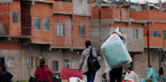 Estiman que en el primer semestre al menos 1,5 millones de argentinos cayeron en la pobreza