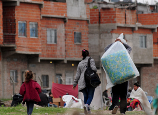 Estiman que en el primer semestre al menos 1,5 millones de argentinos cayeron en la pobreza
