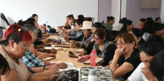 La Municipalidad inició un taller de marroquinería para emprender en el Día de la Madre