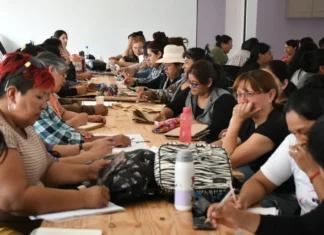 La Municipalidad inició un taller de marroquinería para emprender en el Día de la Madre