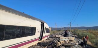 Al menos 64 muertos y decenas de heridos tras el choque de trenes de alta velocidad en España