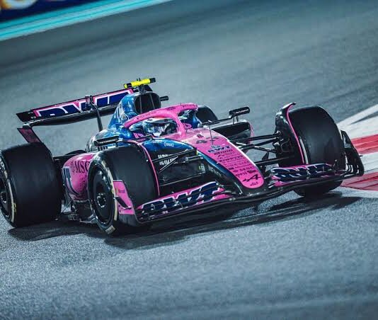 Franco Colapinto largará 11° en la carrera Sprint del Gran Premio de Singapur